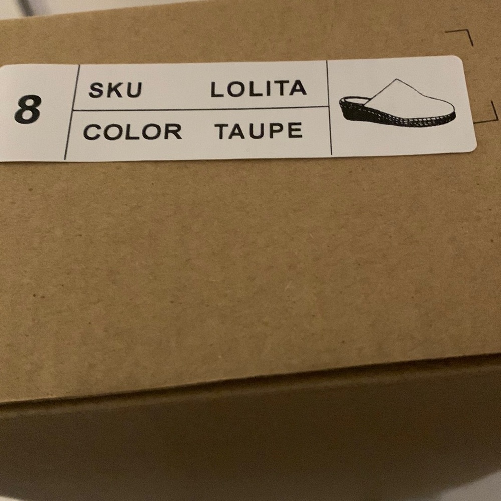 Women’s size 8 tan sandal